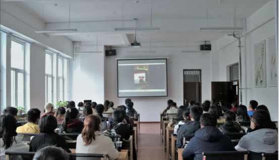 学生线上收看