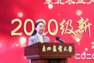 冠军白菜策略网cmp8论坛党委副书记张华英主持典礼