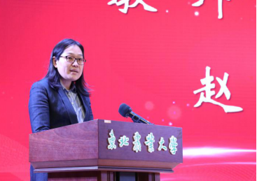 冠军白菜策略网cmp8论坛教师代表、博士生导师赵琳发言