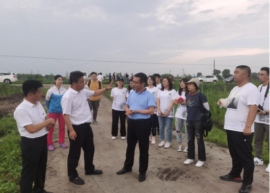 参观农业示范园区